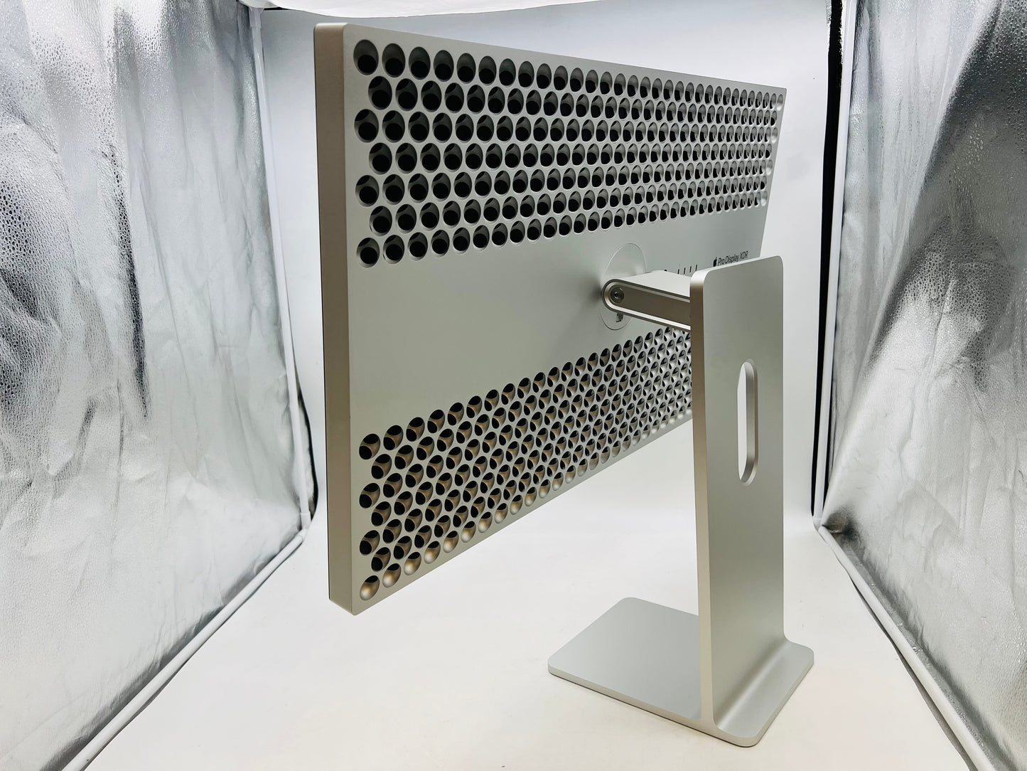 Apple Pro Display XDR 32-inch 6k (6016 x 3384) Nano w/ Pro Stand - Excellent