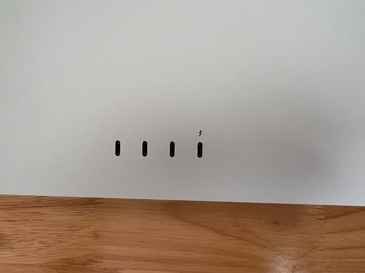 Apple 2022 Studio Display 27in 5120 x 2880 Standard Glass + VESA Mount