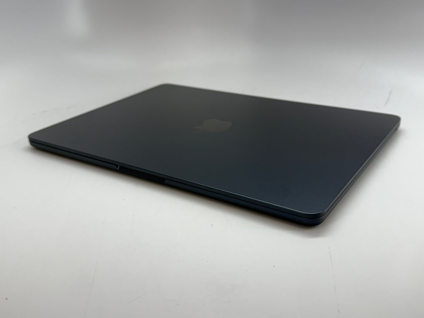 Apple 2022 MacBook Air M2 13.6" (8-Core GPU) 16GB RAM 256GB SSD AC+ - Very good