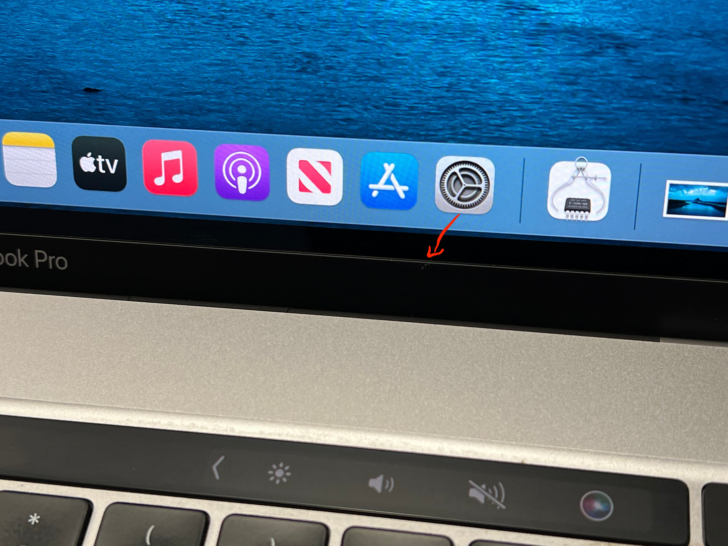 Apple 2019 16 in MacBook Pro TB 2.4GHz 8-Core i9 64GB 1TB SSD RP5500M 8GB AC+