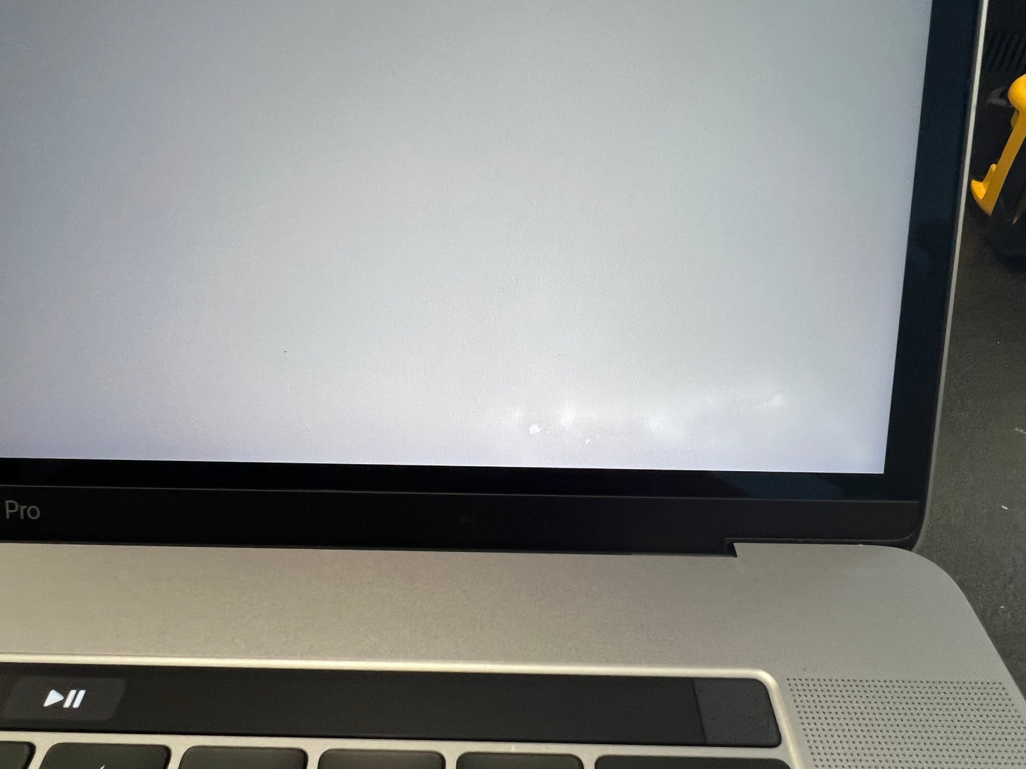 Apple 2019 15 in MacBook Pro TB 2.6GHz 6-Core i7 32GB RAM 256GB SSD RP555X 4GB