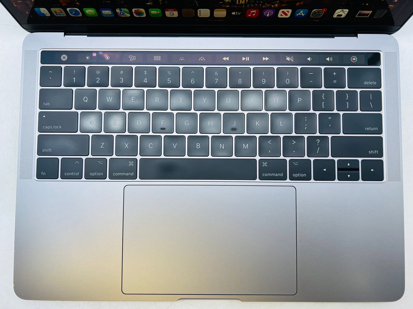 Apple 2017 13 in MacBook Pro TB 3.1GHz Dual-Core i5 8GB RAM 256GB SSD IIPG640