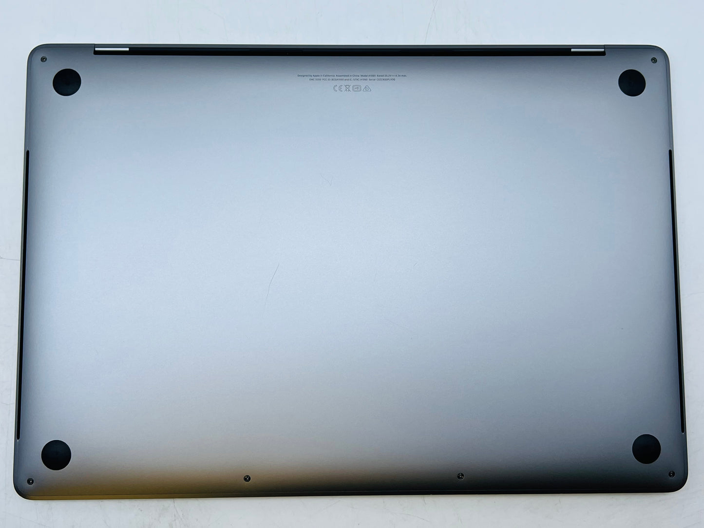 Apple 2018 MacBook Pro 15" 2.2GHz 6-Core i7 16GB 256GB SSD RP555X 4GB Grade A