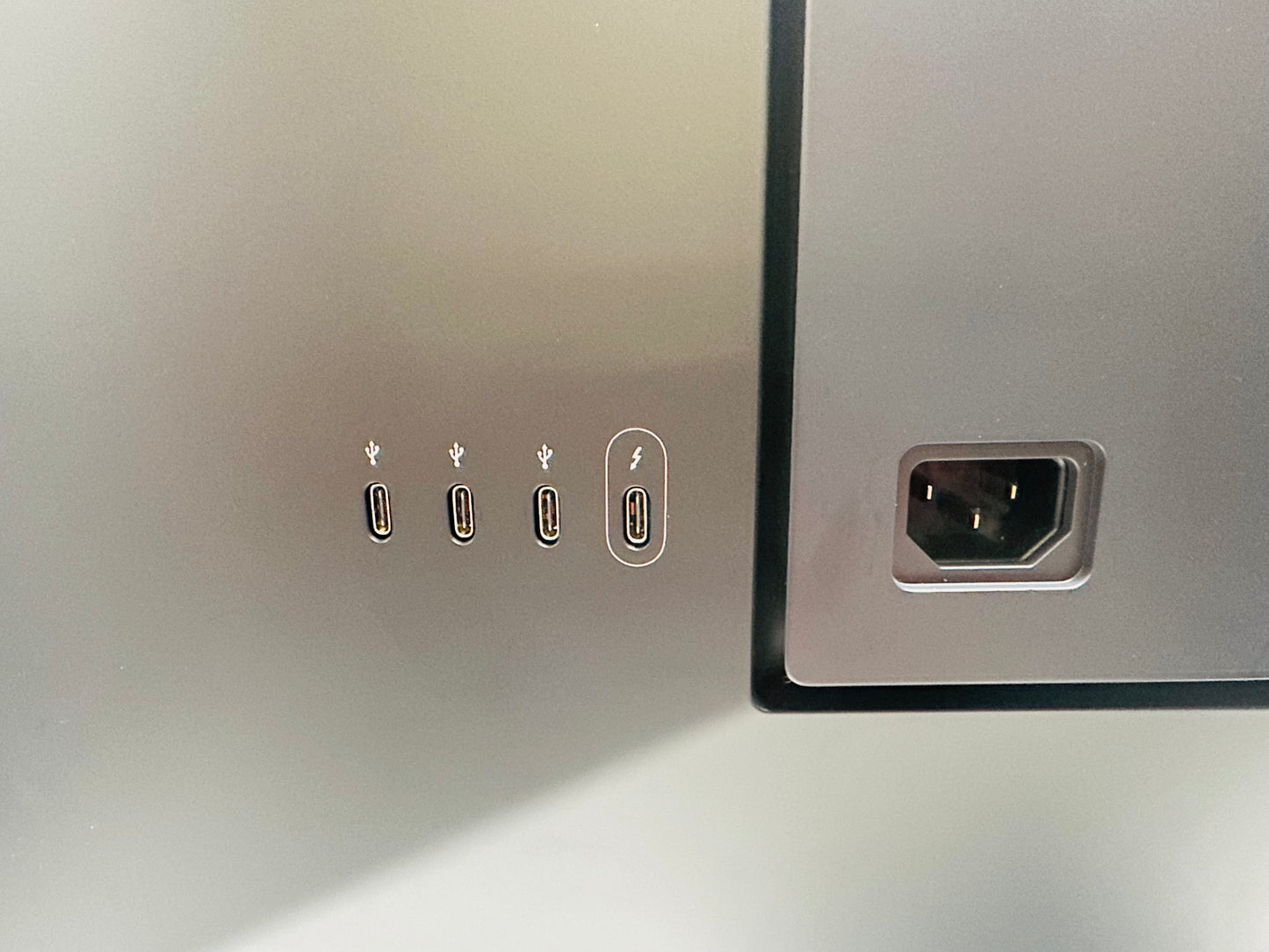 LG 27 inch UltraFine 5K 5120x2880 IPS macOS Compatibility, DCI-P3