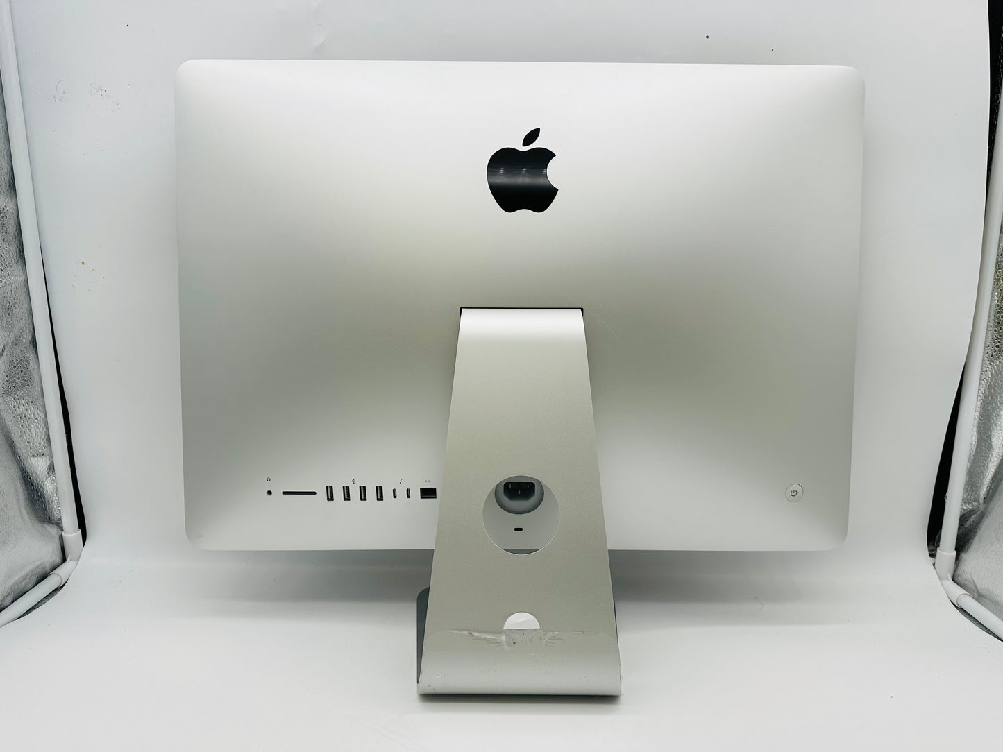 Apple 2019 iMac 21 in 4K Retina 3.2GHz 6-Core i7 16GB RAM 1TB Fusion RP560X 4GB