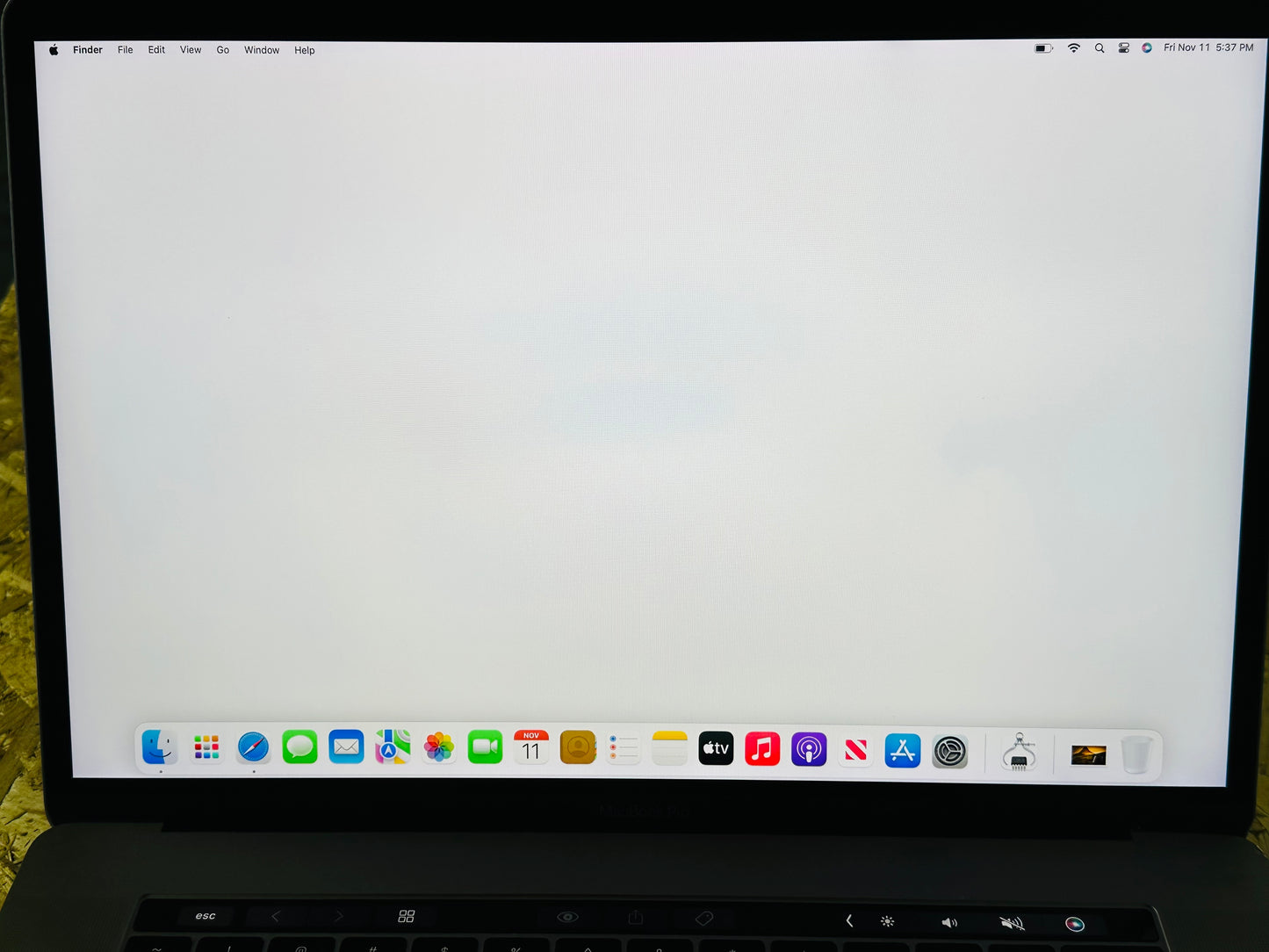 Apple 2019 15 in MacBook Pro TB 2.4GHz 8-Core i9 32GB RAM 1TB SSD Vega 20 4GB