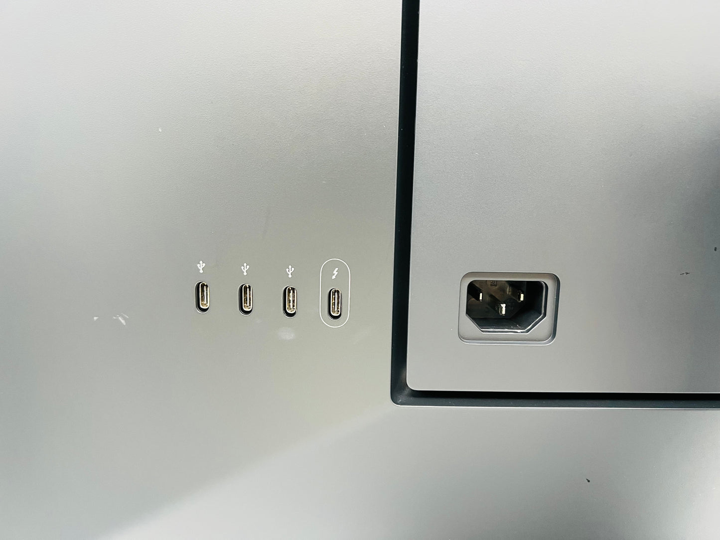 LG 27 inch UltraFine 5K 5120x2880 IPS macOS Compatibility, DCI-P3