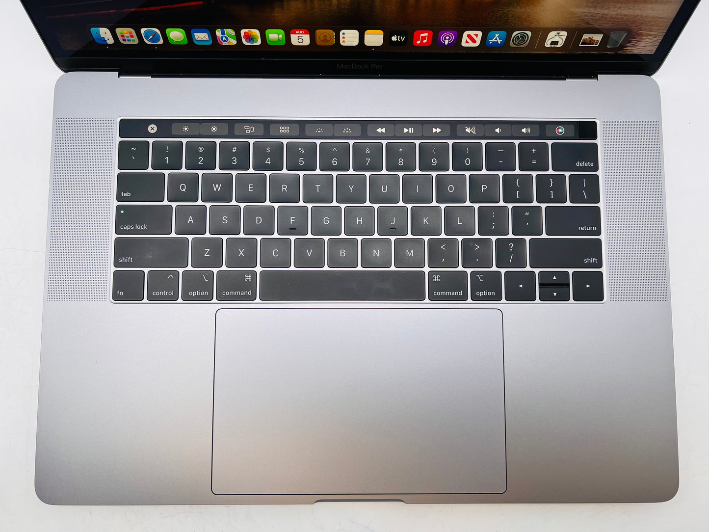 Apple 2018 15 in MacBook Pro TB 2.6GHz 6-Core i7 32GB RAM 1TB SSD RP560X 4GB