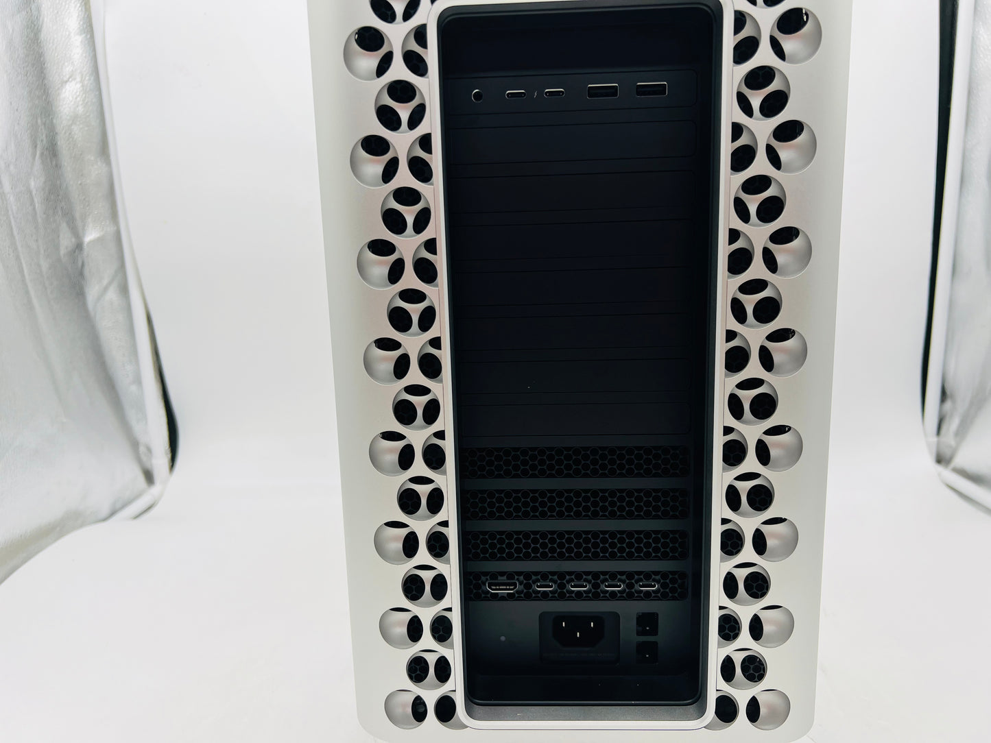 Apple 2019 Mac Pro 3.3GHz 12-Core Xeon 48GB 1TB SSD RP W5700X 16GB - Excellent