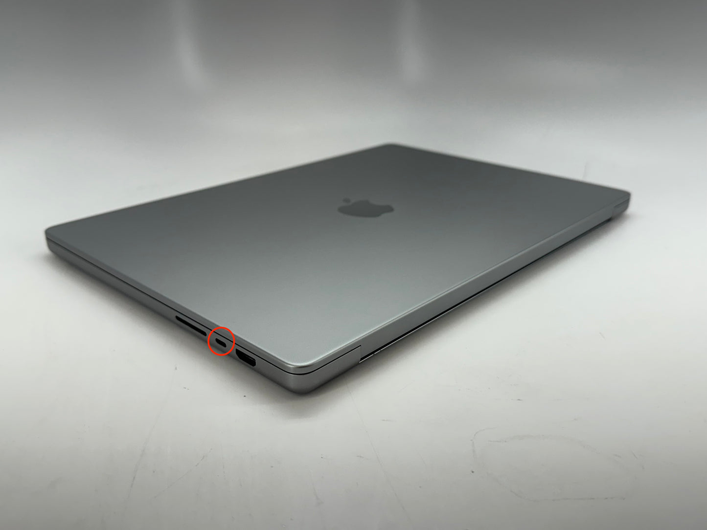 Apple 2021 MacBook Pro 16" M1 Max (32-Core GPU) 64GB RAM 4TB SSD - READ