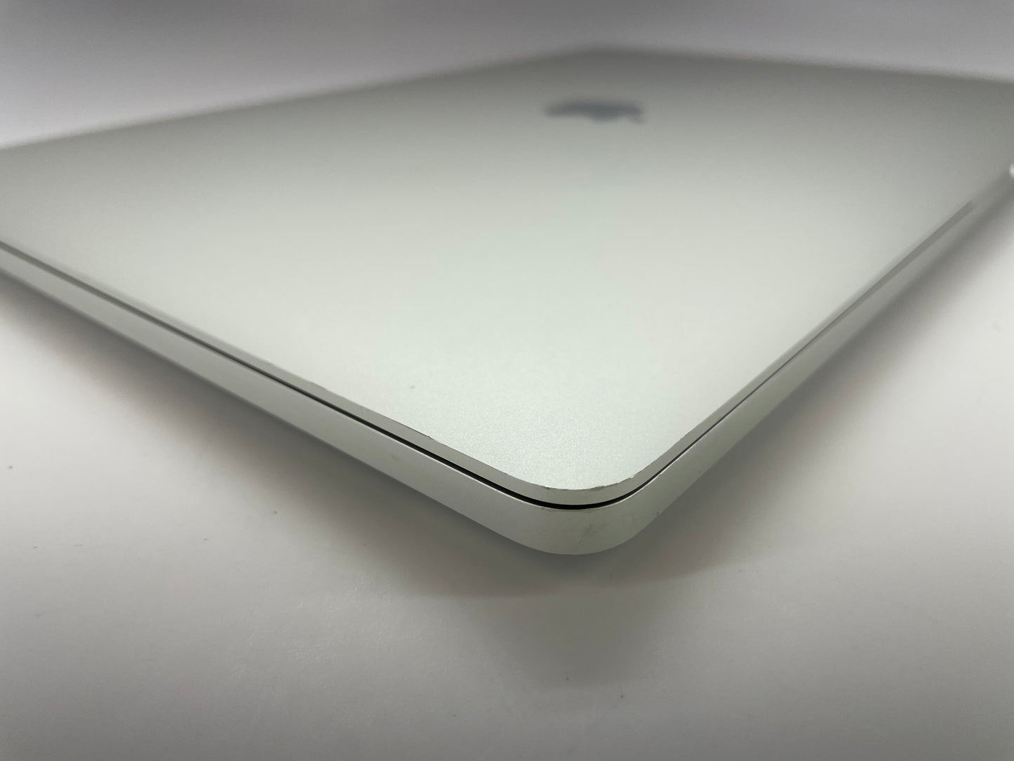 MacBook Pro 16 Touch Bar Silver 2019 2.6GHz i7 16GB 512GB - RP 5500M Very Good