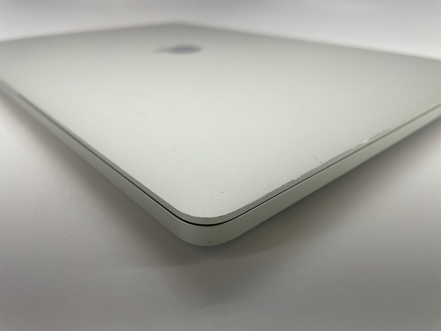 MacBook Pro 16 Touch Bar Silver 2019 2.6GHz i7 16GB 512GB - RP 5500M Very Good