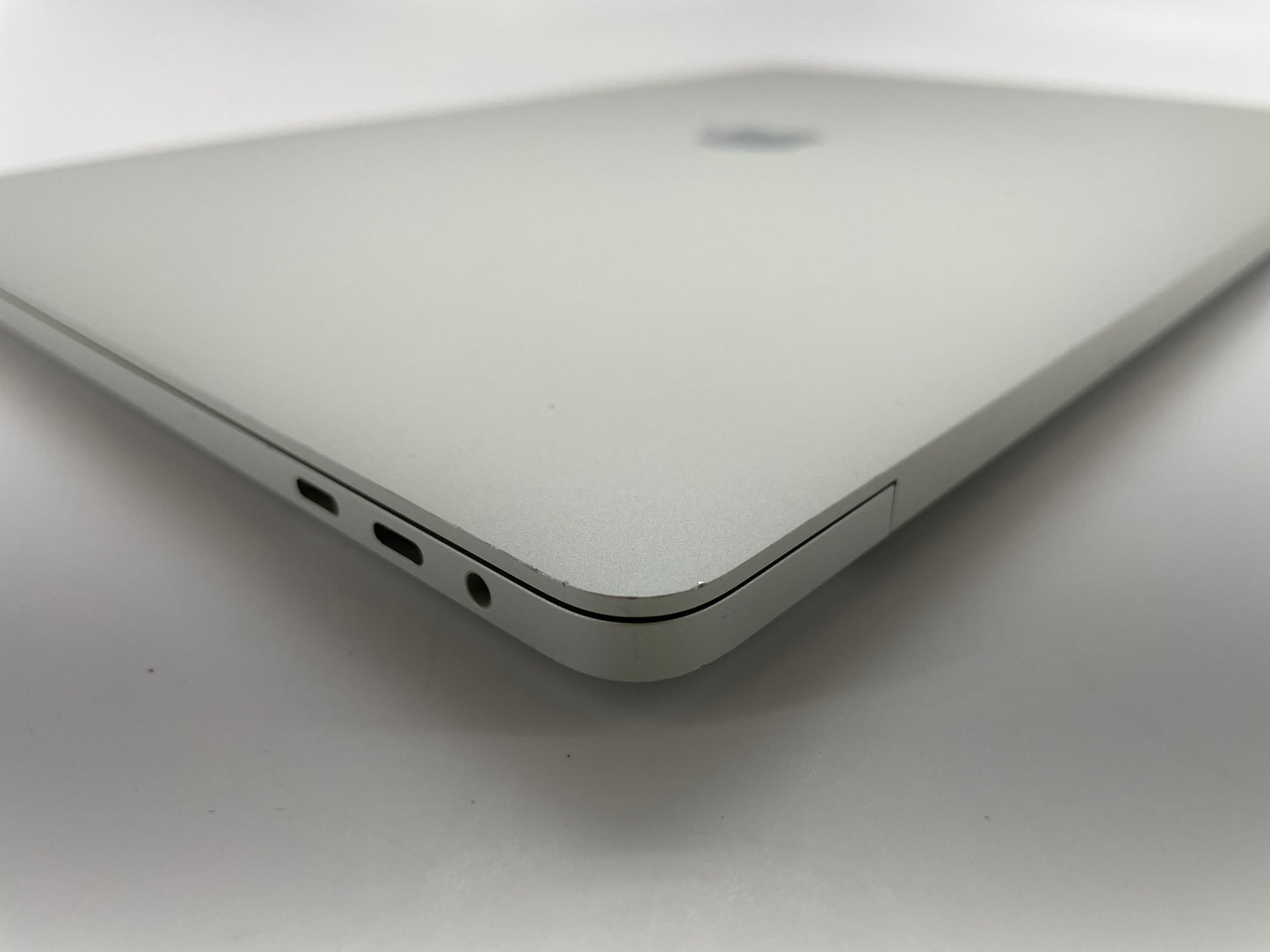 MacBook Pro 16 Touch Bar Silver 2019 2.6GHz i7 16GB 512GB - RP 5500M Very Good