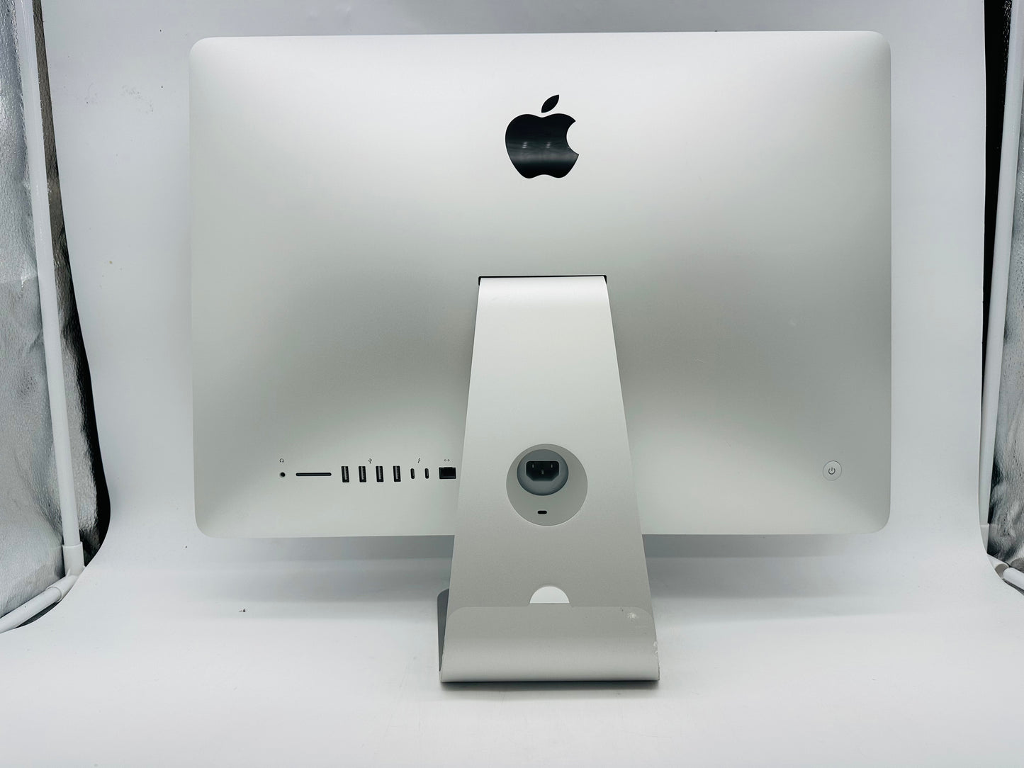 Apple 2019 iMac 21" 3.2GHz 6-Core i7 16GB RAM 512GB SSD RP555X 2GB - Very Good