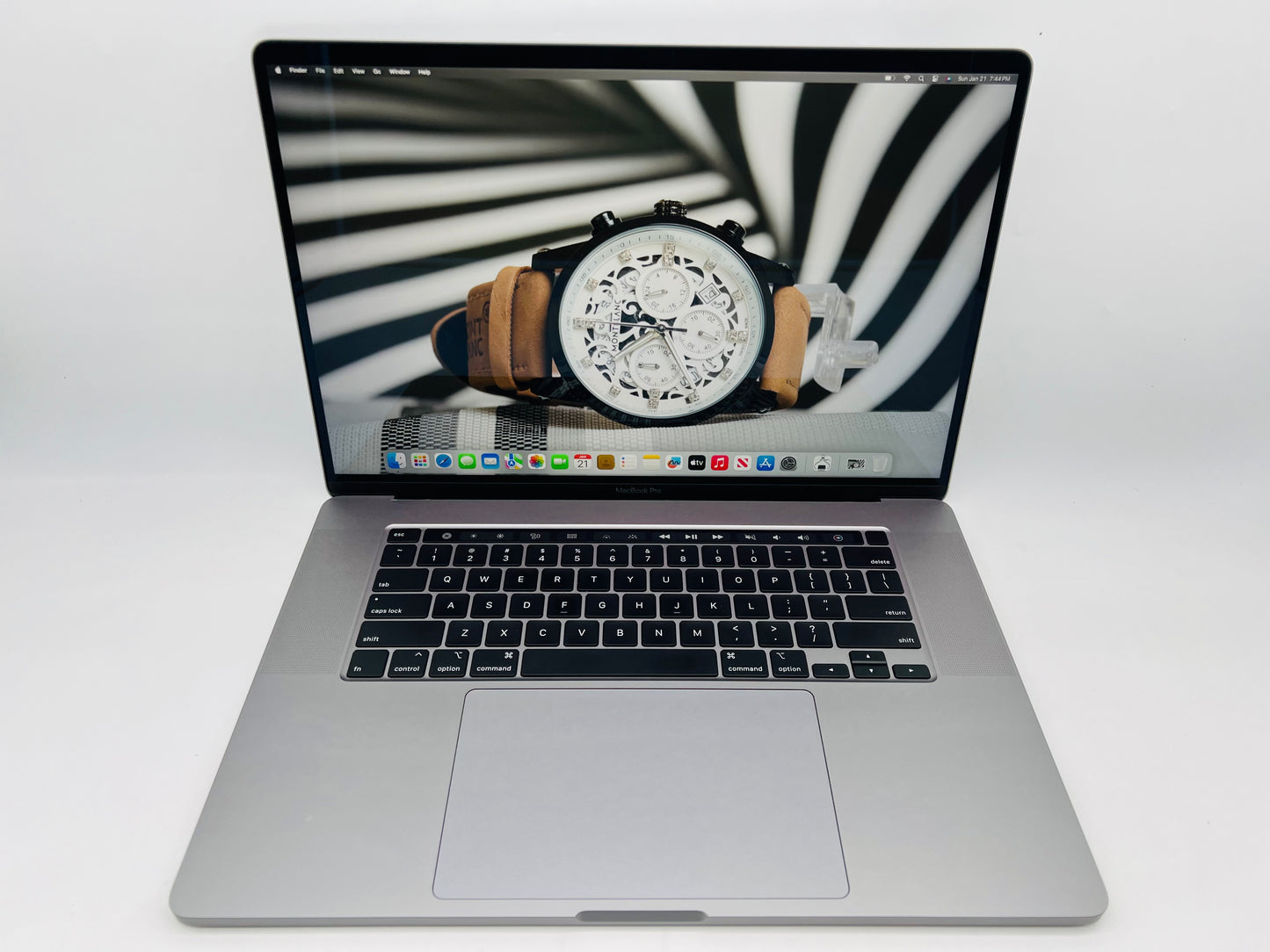 Apple 2019 MacBook Pro 16" 2.4GHz i9 32GB RAM 1TB SSD RP5300M 4GB - Very Good