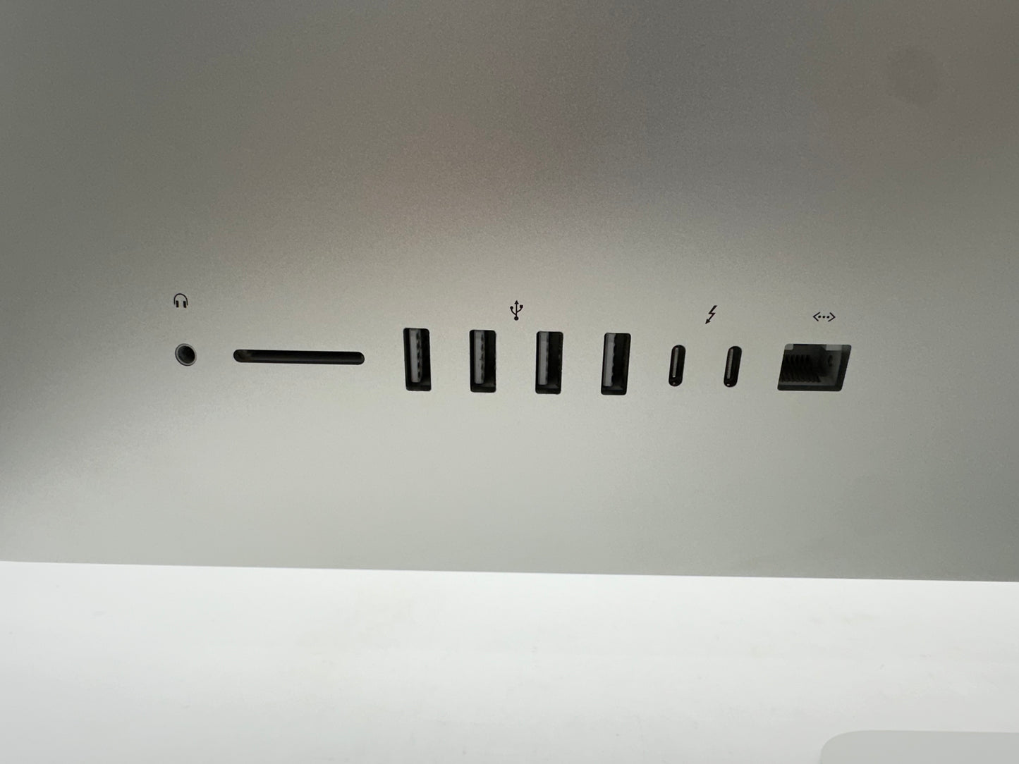 Apple 2017 iMac 27 in 5K 4.2GHz i7 64GB RAM 2TB SSD RP580 8GB - Very Good