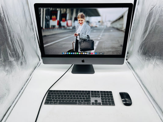 Apple 2017 iMac Pro 27 in 2.5GHz 14-Core Xeon W 64GB RAM 1TB SSD Vega 64 16GB