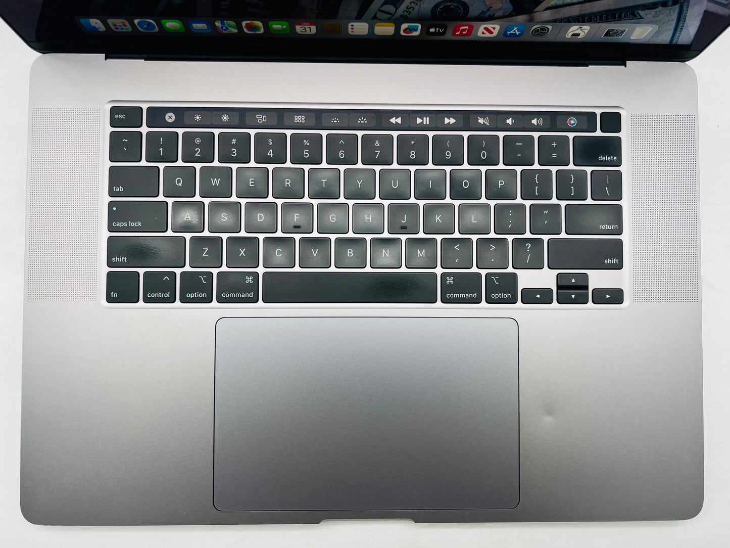 Apple 2019 MacBook Pro 16 in 2.3GHz i9 16GB RAM 1TB SSD RP5500M 4GB - Very Good