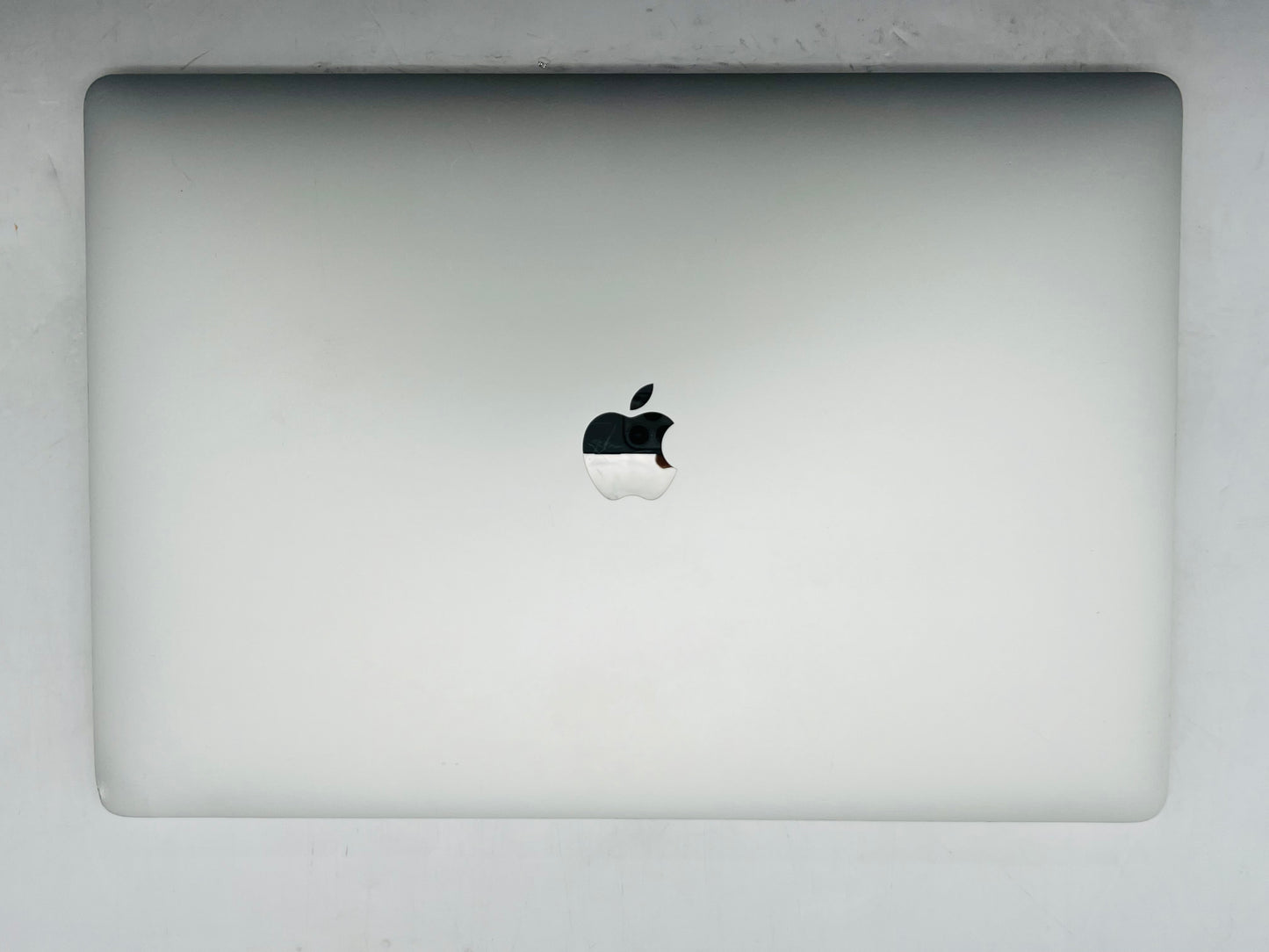 Apple 2019 MacBook Pro 16 in 2.3GHz i9 16GB RAM 1TB SSD RP5500M 4GB - Good