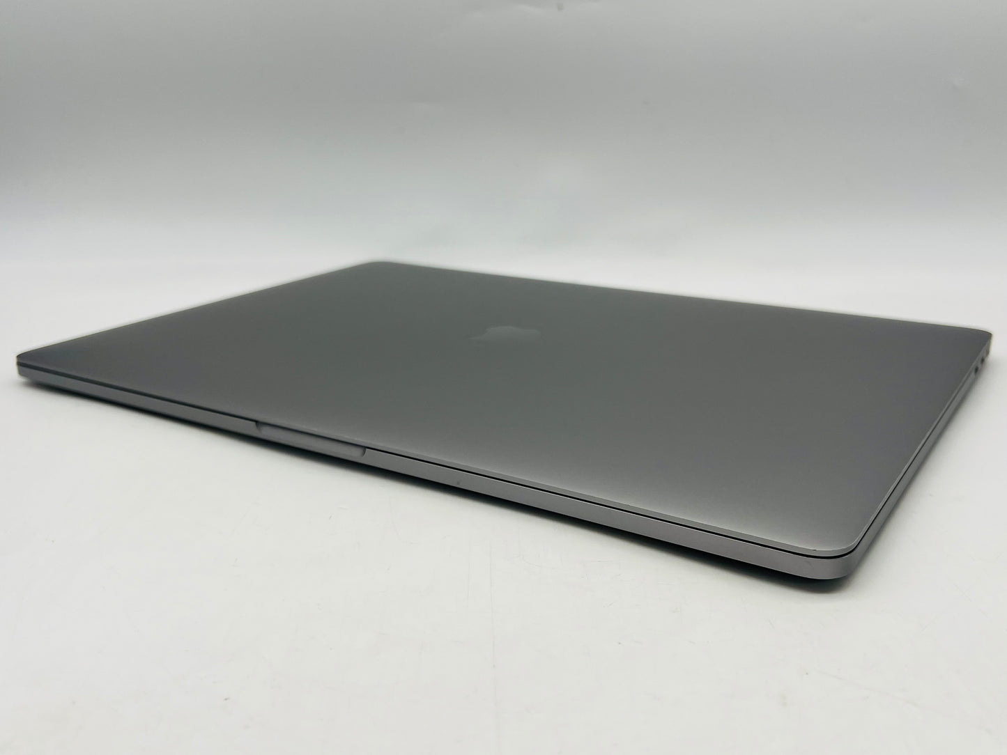 Apple 2019 MacBook Pro 15" 2.6GHz i7 16GB RAM 256GB SSD RP555X 4GB - Very Good