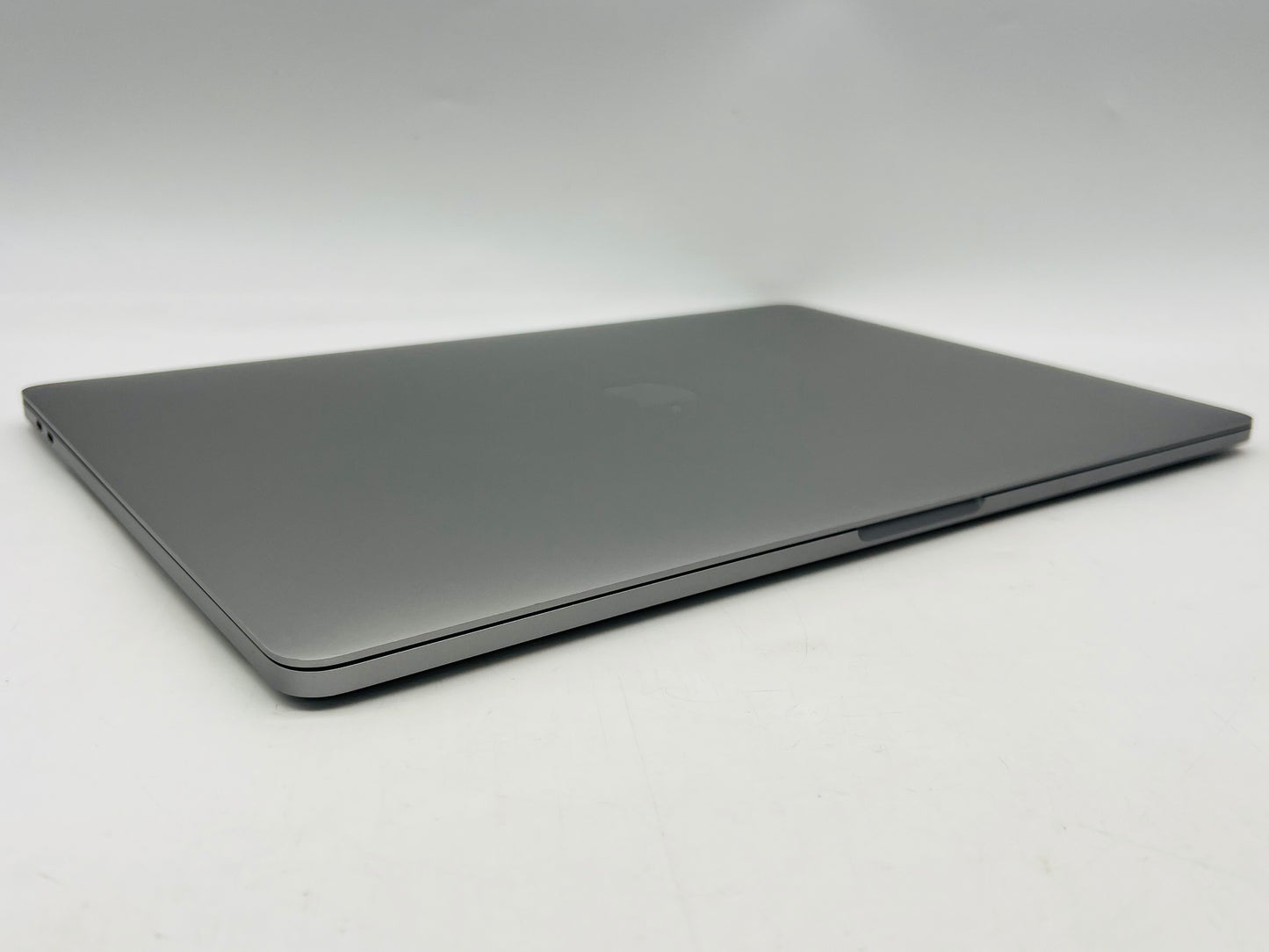 Apple 2019 MacBook Pro 15" 2.6GHz i7 16GB RAM 256GB SSD RP555X 4GB - Very Good