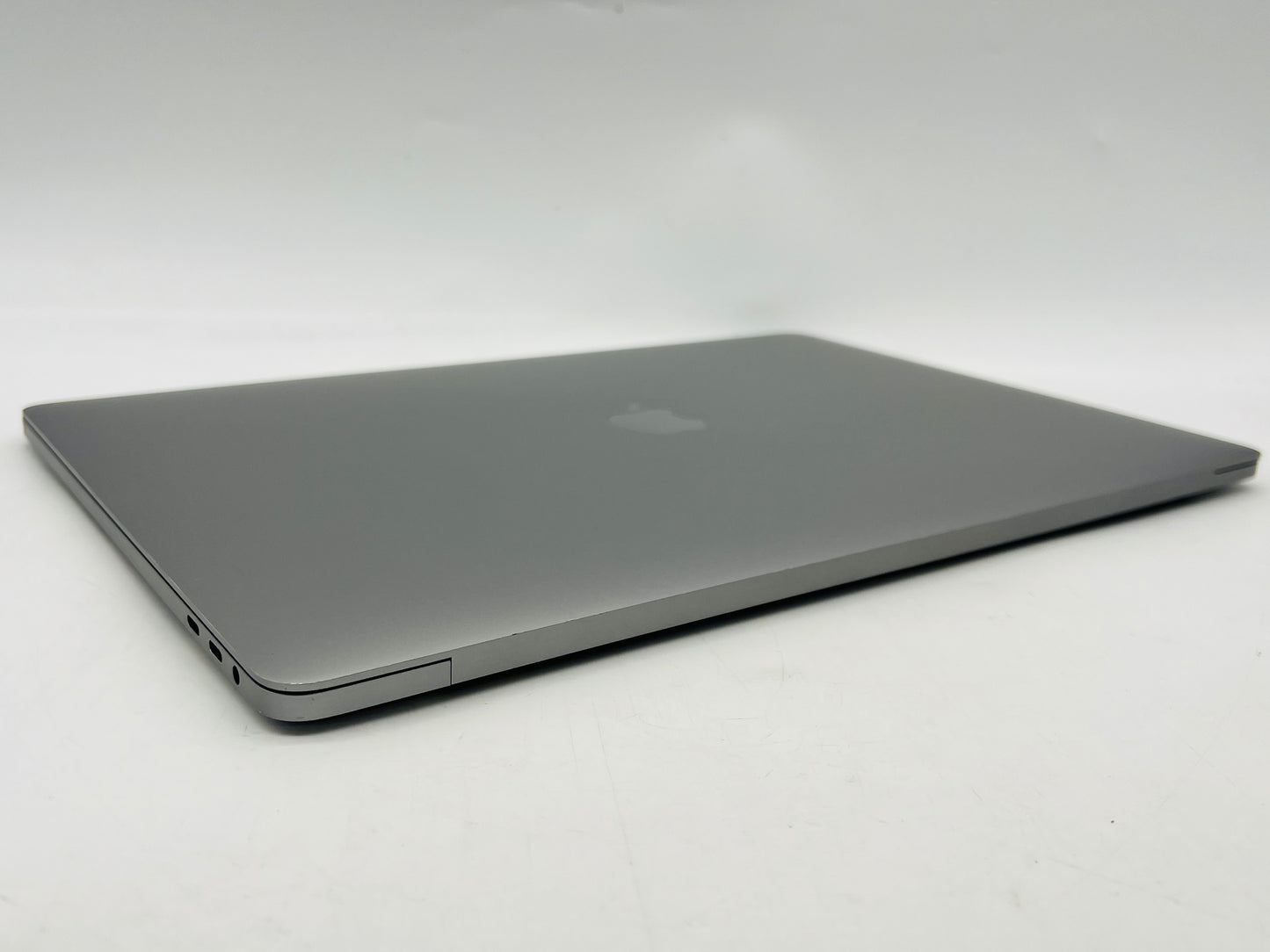 Apple 2019 MacBook Pro 15" 2.6GHz i7 16GB RAM 256GB SSD RP555X 4GB - Very Good