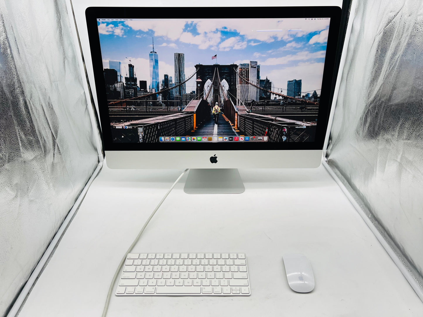 Apple 2020 iMac 27" 3.3GHz 6-Core i5 16GB RAM 1TB SSD RP5300 4GB - Excellent