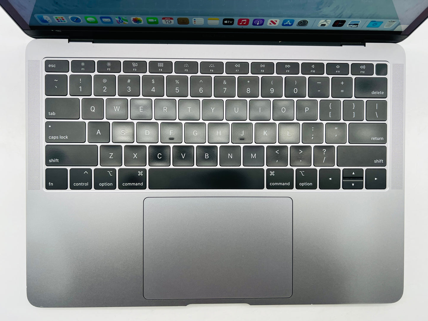 Apple 2019 MacBook Air 13 in 1.6GHz Dual-Core i5 16GB RAM 128GB SSD - Good