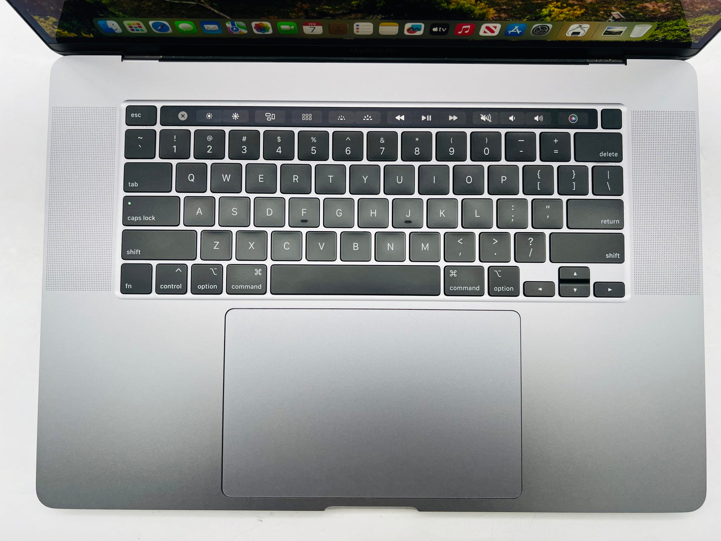 Apple 2019 MacBook Pro 16 in 2.3GHz i9 16GB RAM 1TB SSD RP5500M 4GB - Very Good