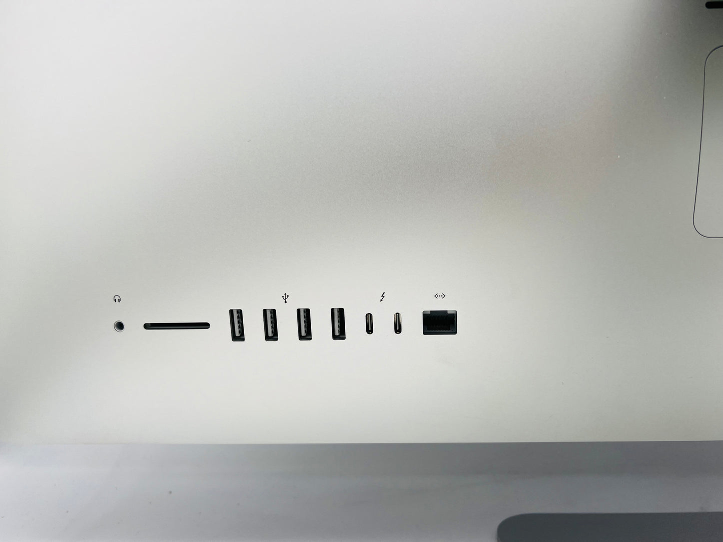 Apple 2020 iMac 27" 5K 3.6GHz i9 32GB RAM 2TB SSD RP5700XT 16GB - Very good