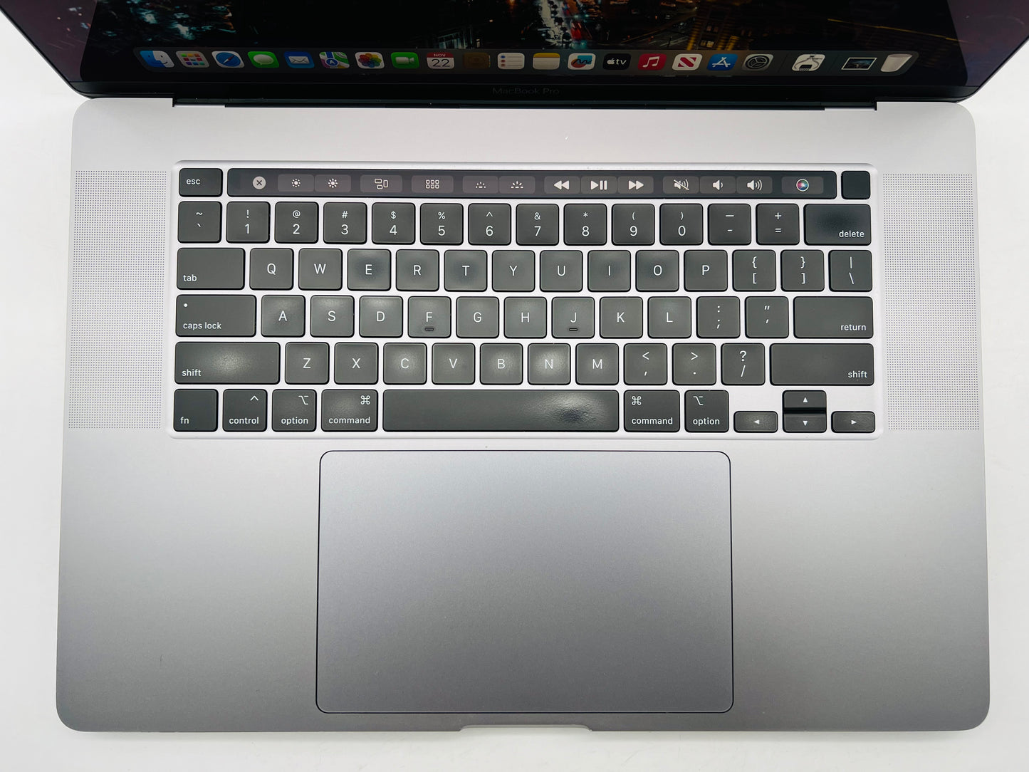 Apple 2019 MacBook Pro 16 in 2.4GHz i9 32GB RAM 1TB SSD RP5600M 8GB - Excellent