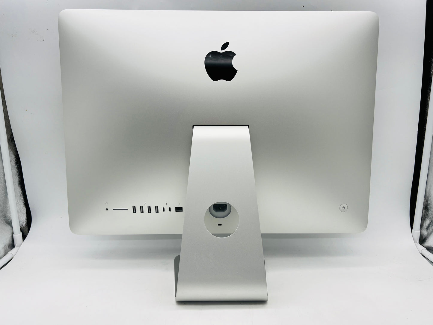 Apple 2019 iMac 21" 4k 3.6GHz i3 16GB RAM 1TB Fusion RP555X 2GB - Excellent