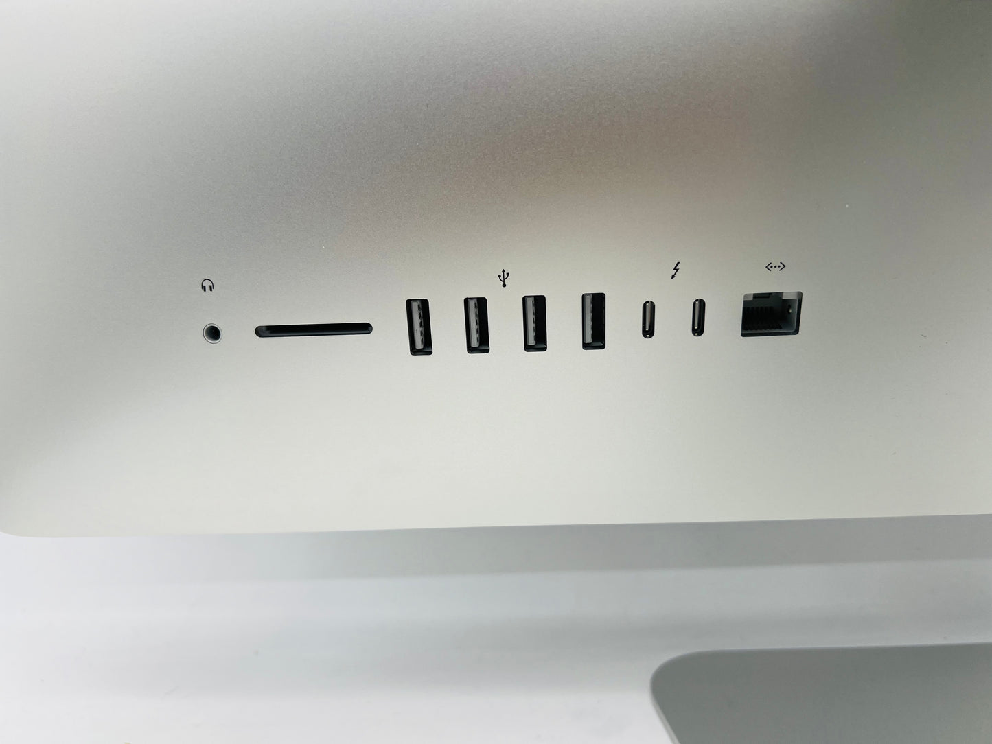 Apple 2019 iMac 21" 4k 3.6GHz i3 16GB RAM 1TB Fusion RP555X 2GB - Excellent