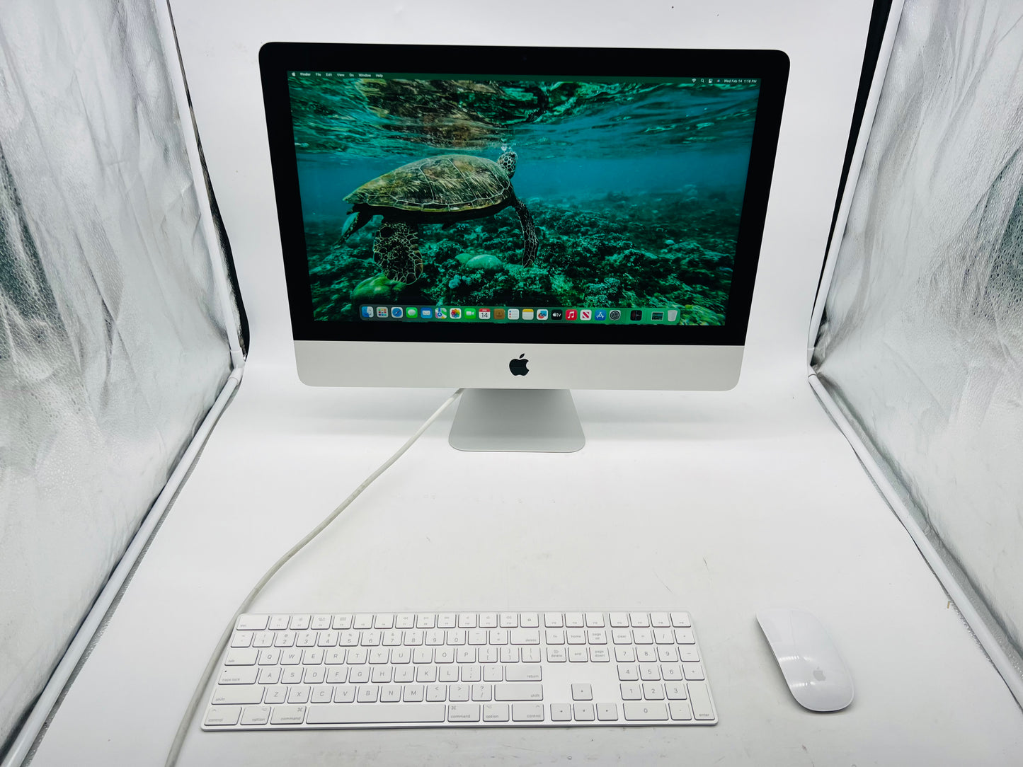 Apple 2017 iMac 21" 2.3GHz i5 16GB RAM 256GB SSD IIPG640 - Excellent