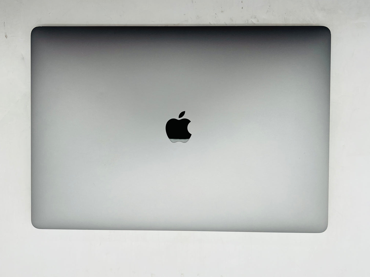 Apple 2019 MacBook Pro 16" TB 2.4GHz i9 32GB RAM 2TB SSD RP5500M 8GB - Very good