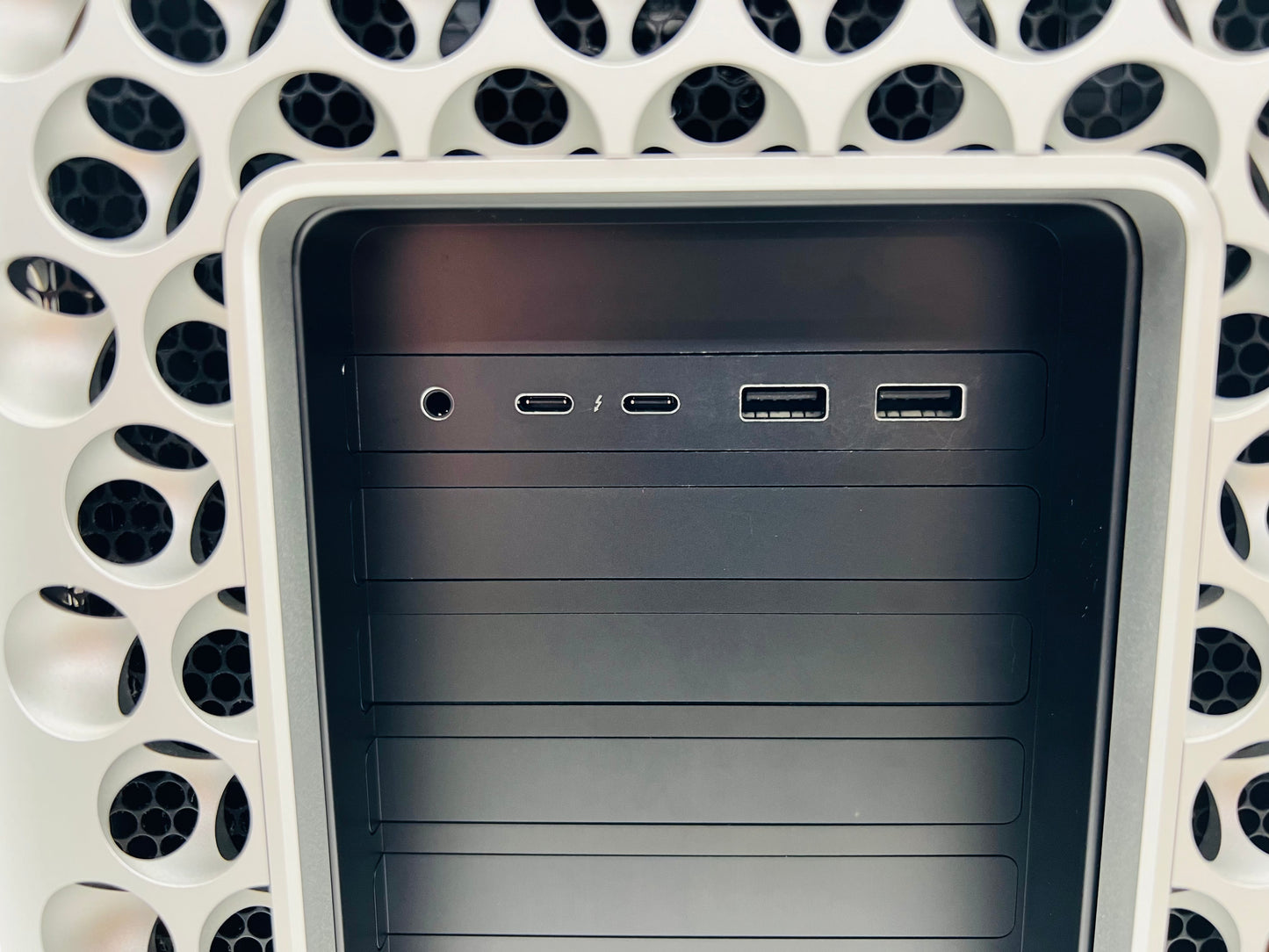 Apple 2019 Mac Pro 3.5GHz 8-Core Xeon 32GB RAM 1TB SSD RP580X 8GB - Very good