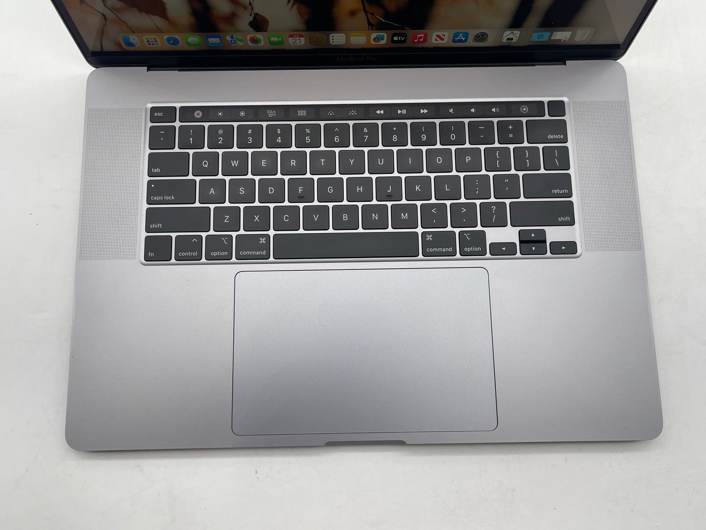 Apple 2019 MacBook Pro 16 in 2.4GHz i9 32GB RAM 2TB SSD RP5500M 4GB - Excellent