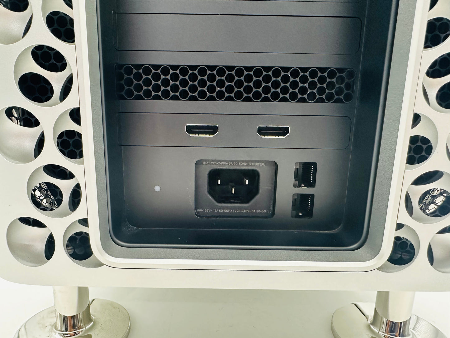 Apple 2019 Mac Pro 3.5GHz 8-Core Xeon W 32GB RAM 1TB SSD RP580X 8GB - Very Good