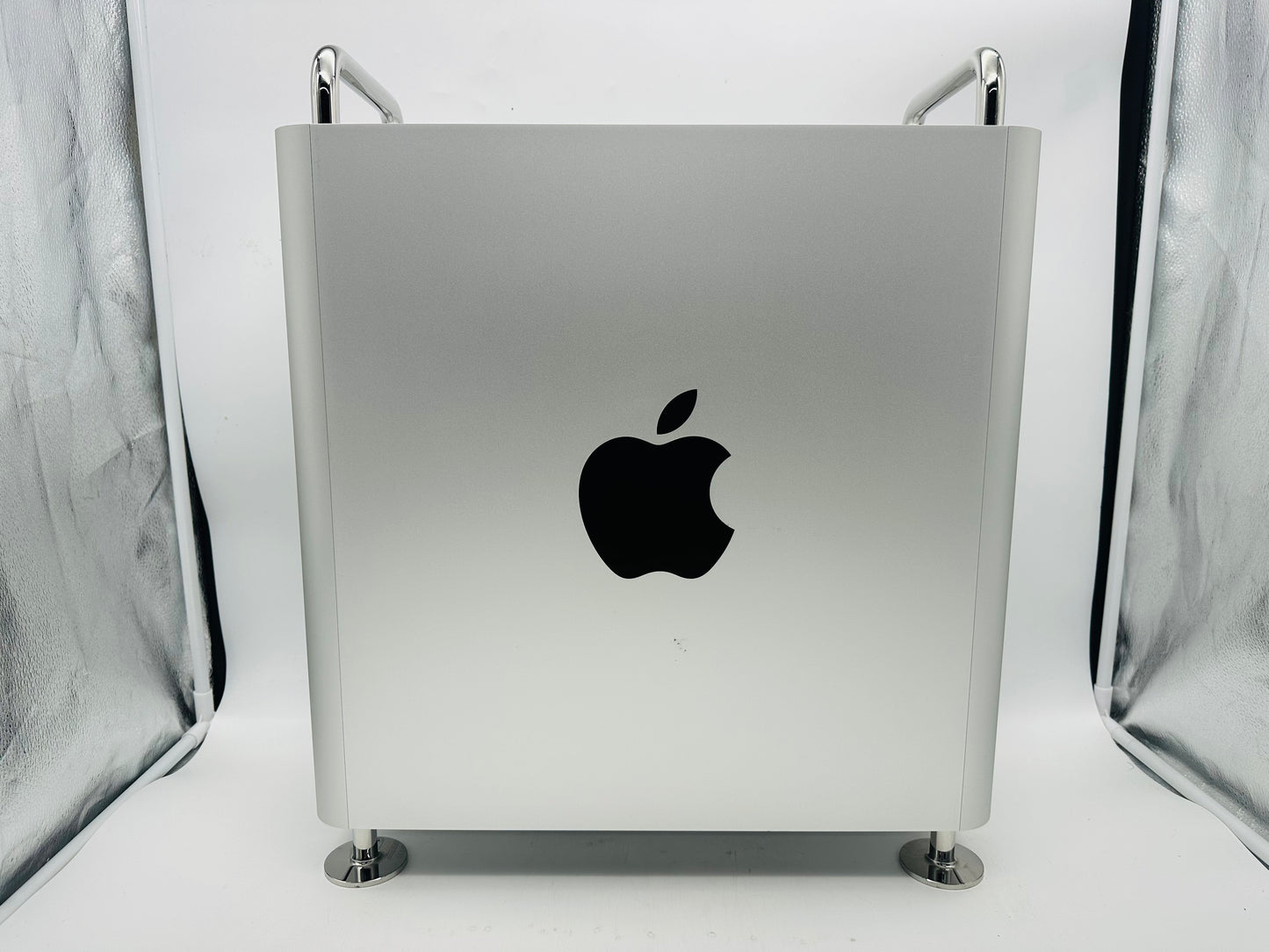 Apple 2019 Mac Pro 3.5GHz 8-Core Xeon W 32GB RAM 1TB SSD RP580X 8GB - Very Good