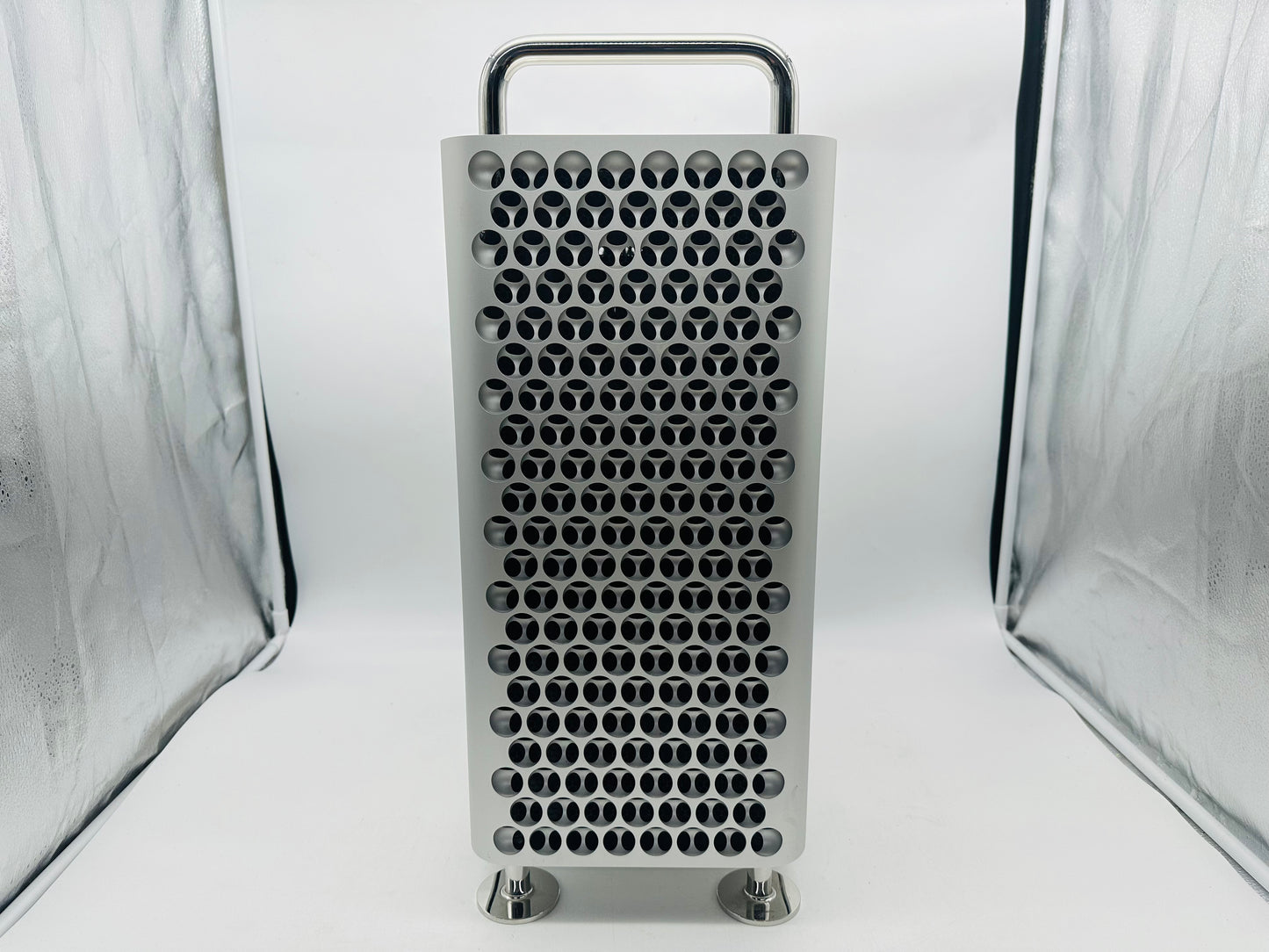 Apple 2019 Mac Pro 3.5GHz 8-Core Xeon W 32GB RAM 1TB SSD RP580X 8GB - Very Good
