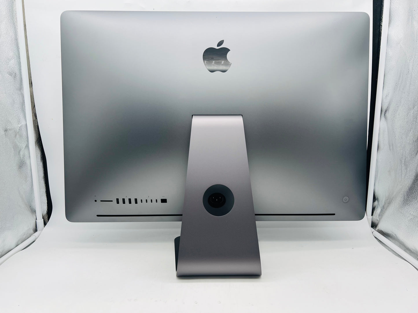 Apple 2017 iMac Pro 27" 5K 3.0GHz 10-Core Xeon W 128GB RAM 2TB SSD Vega64X 16GB