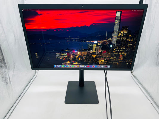 LG 27MD5KLB-B 27” UltraFine 5K IPS Monitor with Thunderbolt 3-macOS Compatible