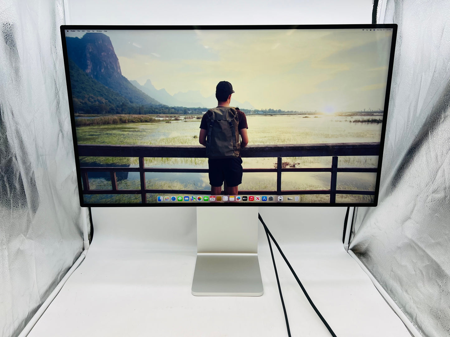 Apple Pro Display XDR 32-inch 6k (6016 x 3384) Nano w/ Pro Stand - Excellent