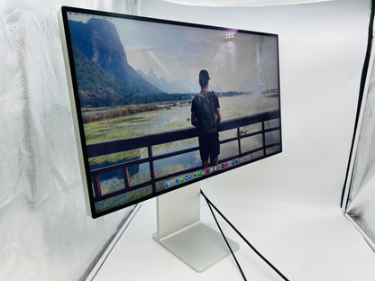 Apple Pro Display XDR 32-inch 6k (6016 x 3384) Nano w/ Pro Stand - Excellent