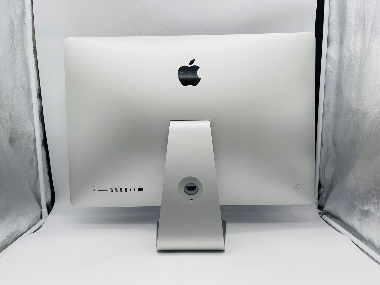 Apple 2019 iMac 27 in 5K 3.6GHz i9 32GB RAM 512GB SSD Vega 48 8GB - Very Good