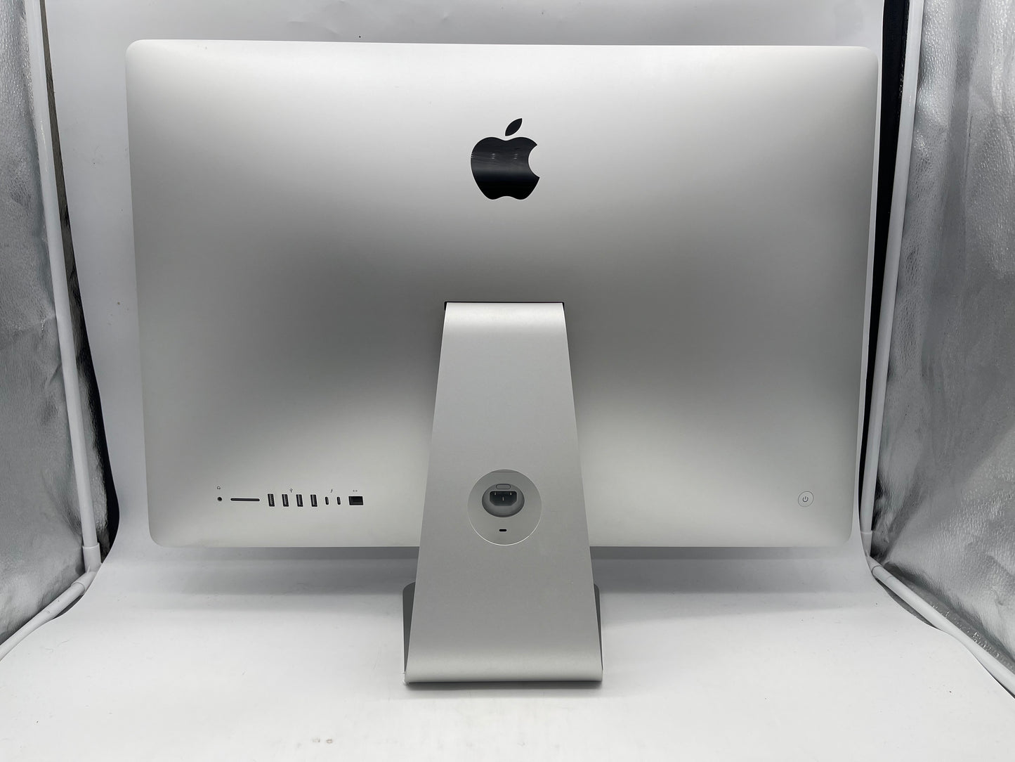 Apple 2019 iMac 27 in 5K 3.6GHz i9 64GB RAM 2TB SSD Vega 48 8GB - Excellent