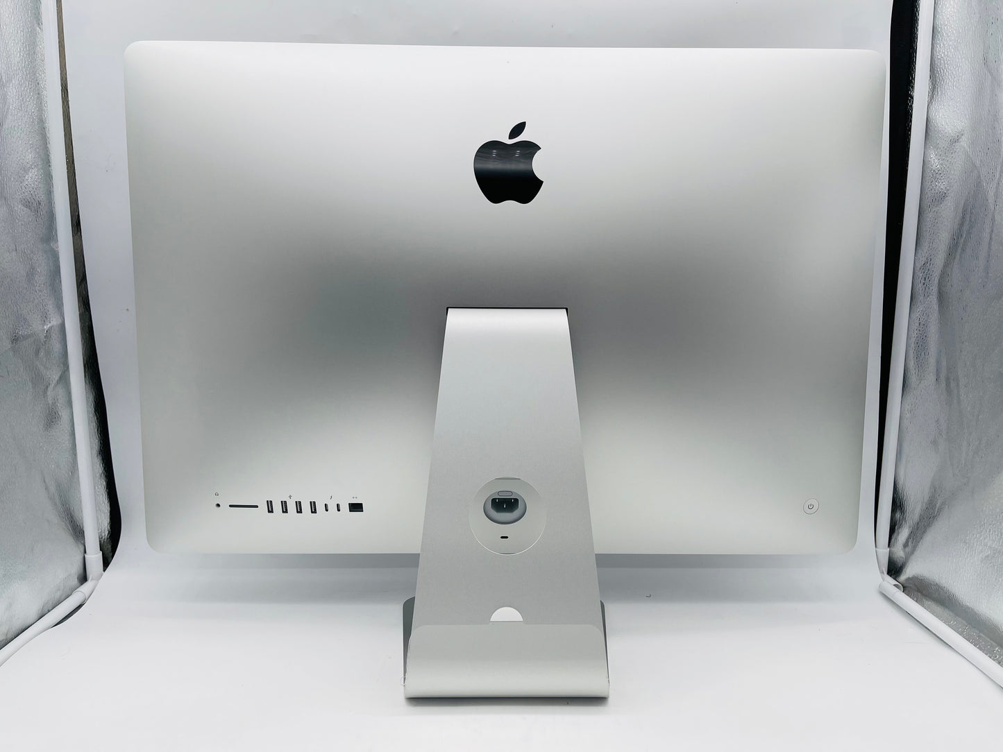 Apple 2020 iMac 27 in 5K 3.8GHz i7 32GB RAM 2TB SSD RP5500XT 8GB - Excellent