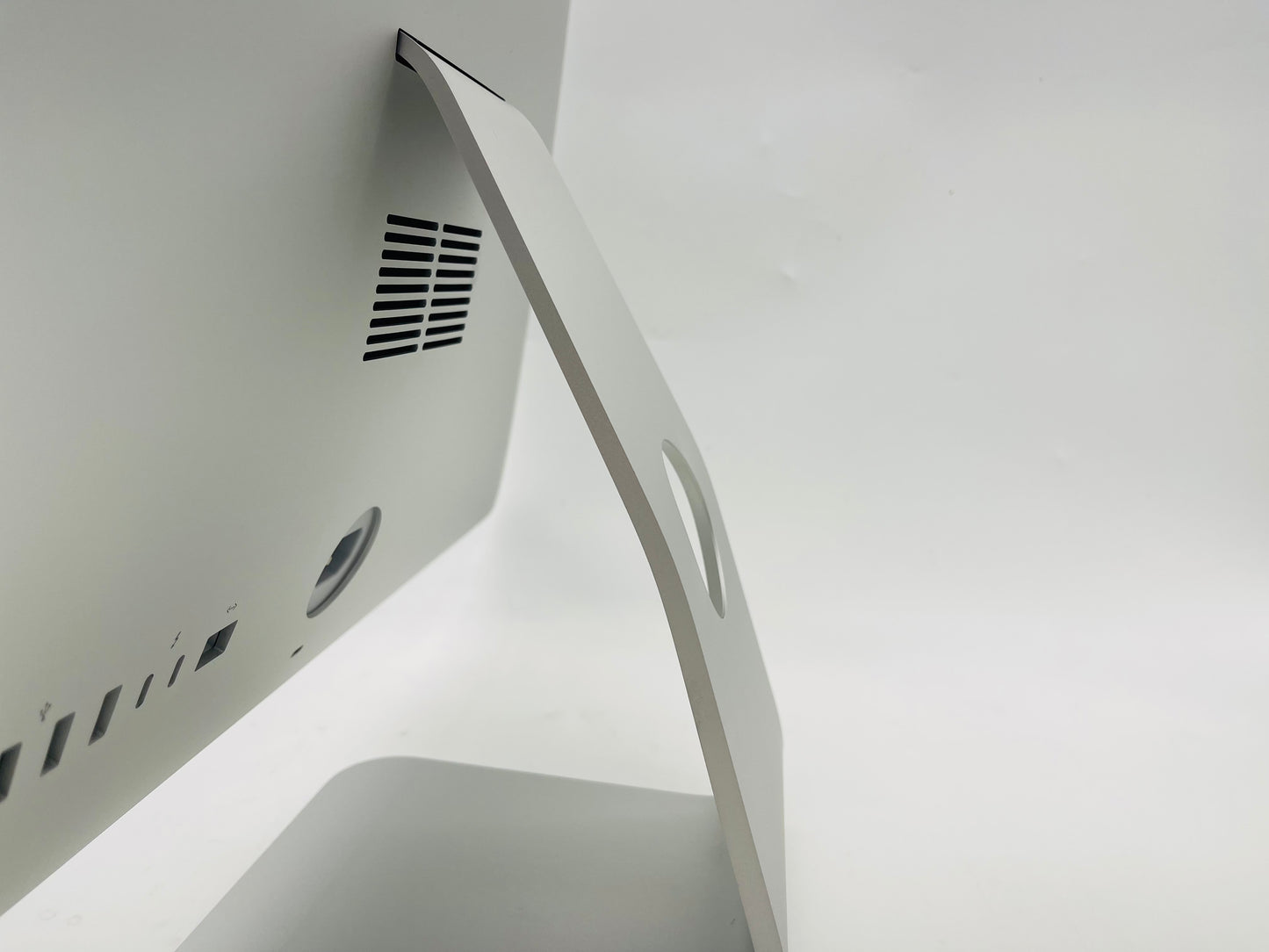 Apple 2019 iMac 21 in 4K 3.2GHz i7 32GB RAM 512GB SSD RP560X 4GB - Good