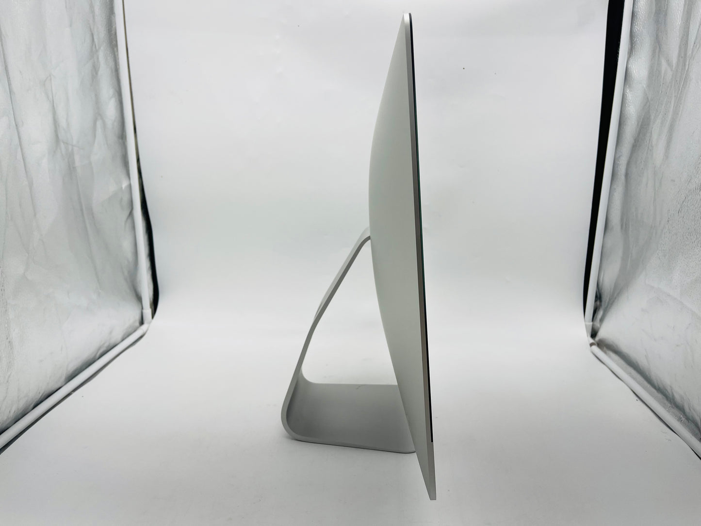 Apple 2019 iMac 21 in 4K 3.2GHz i7 32GB RAM 512GB SSD RP560X 4GB - Good