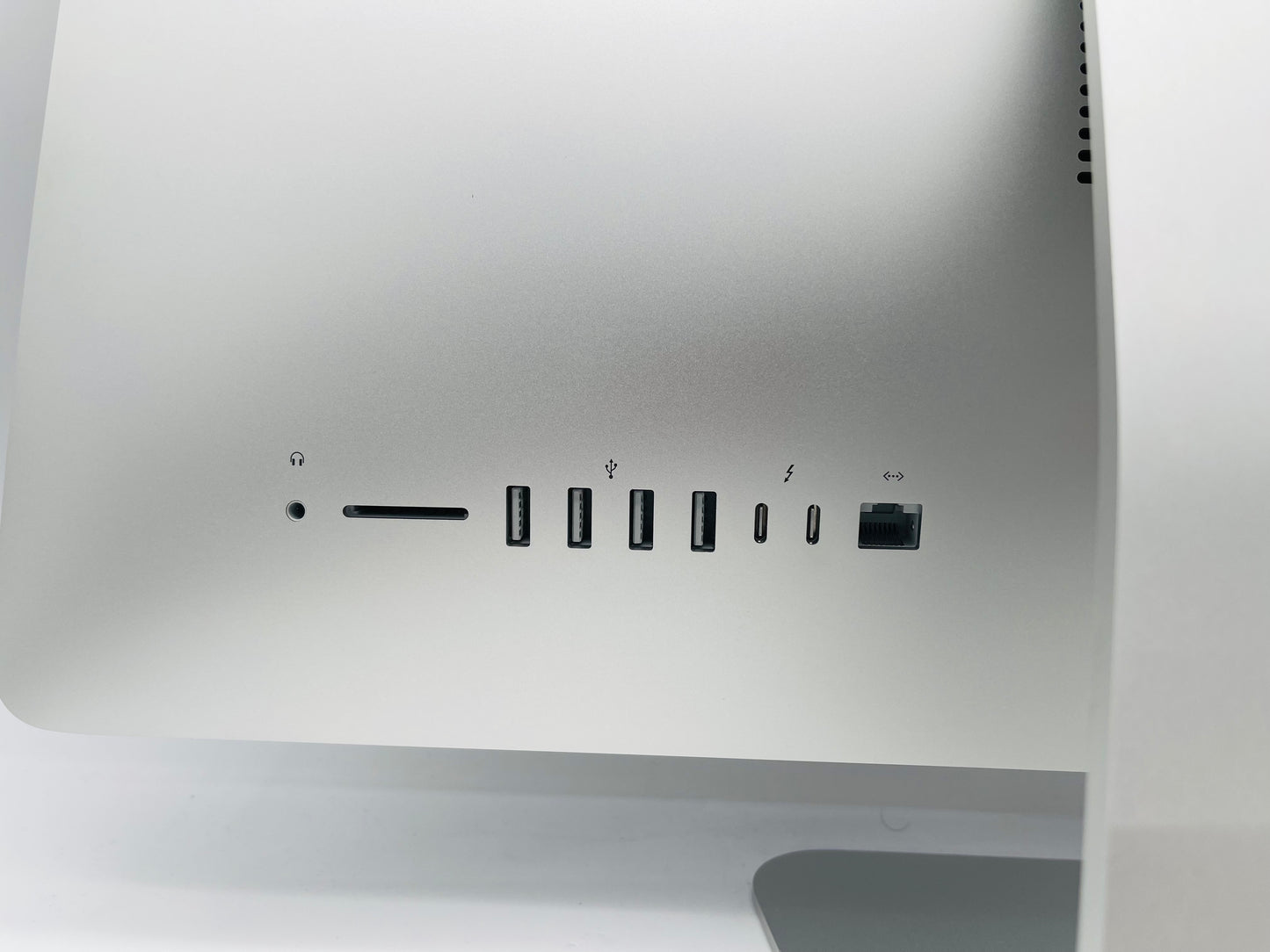 Apple 2019 iMac 21 in 4K 3.2GHz i7 32GB RAM 512GB SSD RP560X 4GB - Good